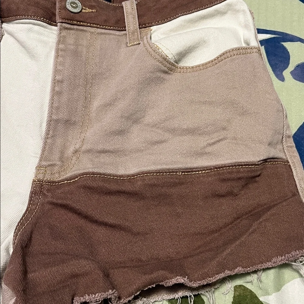 Hollister patched look short shorts denim. Multi browns